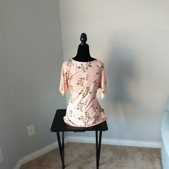 Kayla's Armoire printed blouse - Picture 2 of 7